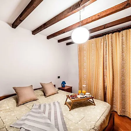 Lidia Villa